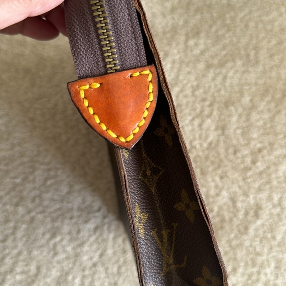Louis Vuitton pouch - Picture 7 of 14